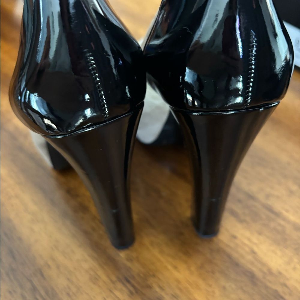 BCBG platform heels - Picture 7 of 10